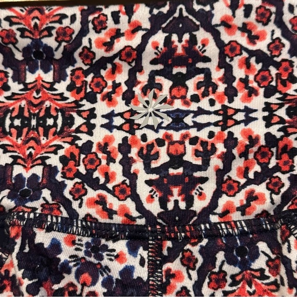 Athleta Salutation Chatarunga Colorblock Cropped Capri Legging XS #227943-01 - Picture 8 of 13